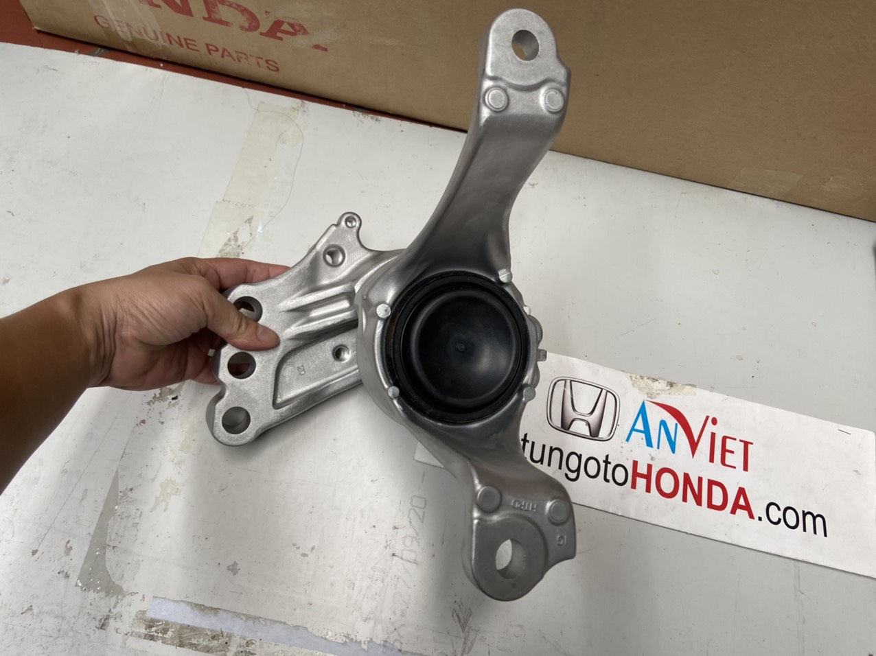 Chân máy bên phụ xe Honda CRV 2018-2022